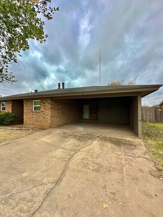 7410 Avenue W in Lubbock, TX - Building Photo