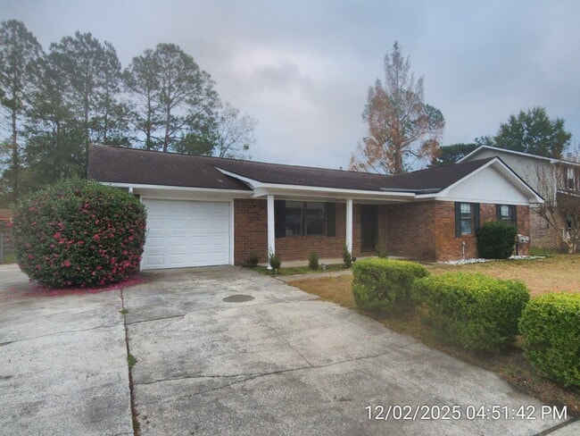 1017 Varnedoe St in Hinesville, GA - Building Photo - Building Photo