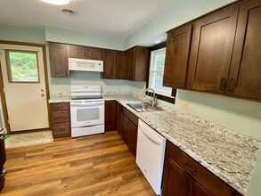 1050 Front St in Hudson, WI - Building Photo - Building Photo