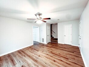 124 Ballygar St, Unit F in Clarksville, TN - Building Photo - Building Photo