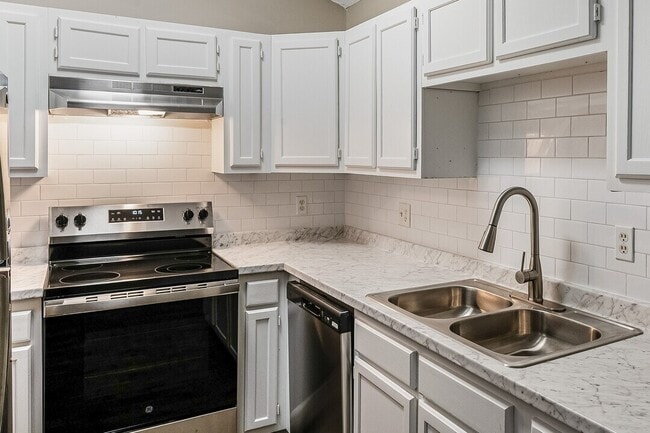 Jamestown Landing Apartments in Jamestown, NC - Building Photo - Building Photo
