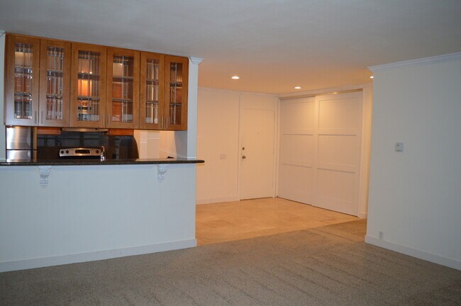 6401 Lake Washington Blvd NE in Kirkland, WA - Building Photo - Building Photo