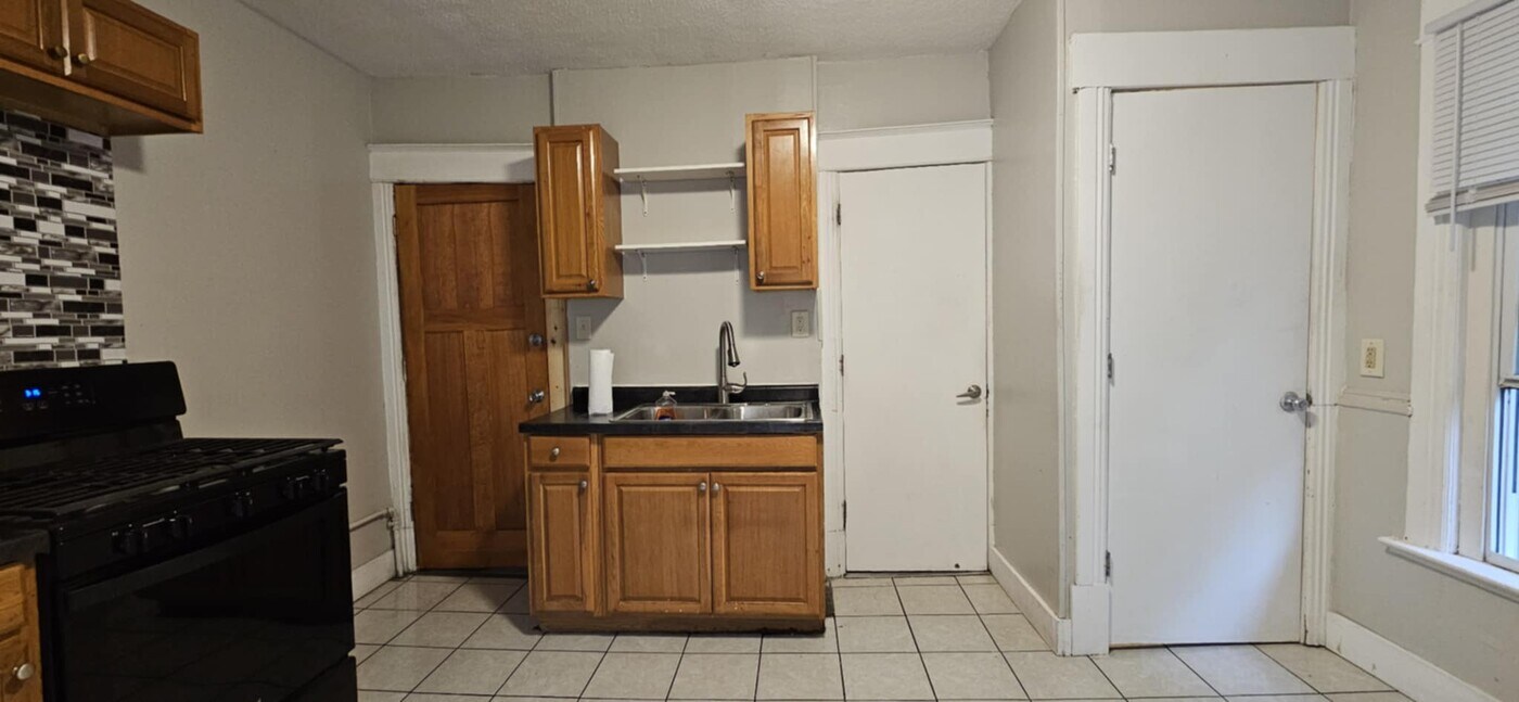 585 Case Ave, Unit 2 in St. Paul, MN - Building Photo