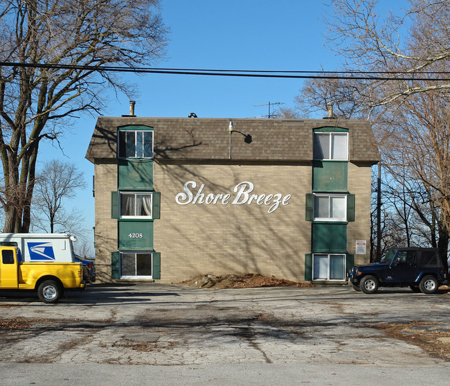 Shorebreeze Apartments in Lorain, OH - Building Photo - Building Photo