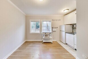 22 Yosemite Ave in Oakland, CA - Building Photo