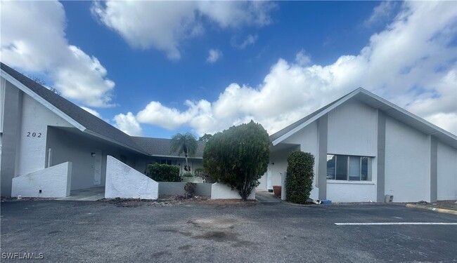 202 SE 24th Ave in Cape Coral, FL - Building Photo - Building Photo