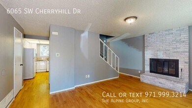 6065 SW Cherryhill Dr in Beaverton, OR - Foto de edificio - Building Photo