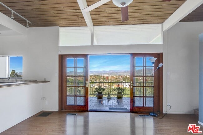 11667 Picturesque Dr in Los Angeles, CA - Building Photo - Building Photo