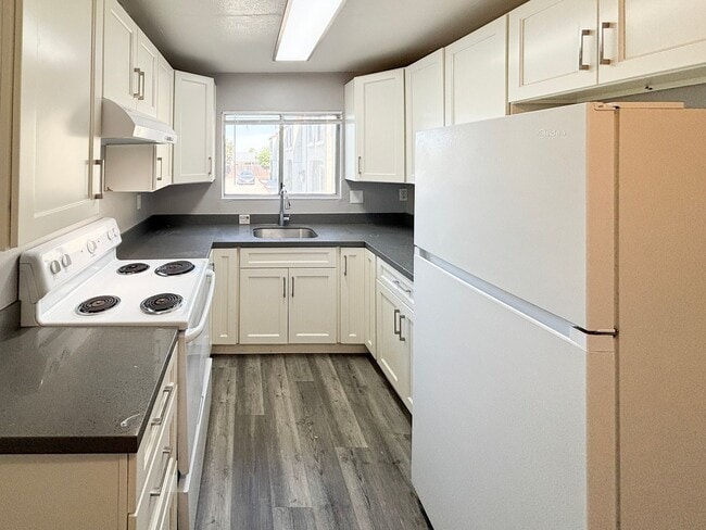 4116 Loveridge Road in Pittsburg, CA - Building Photo - Interior Photo