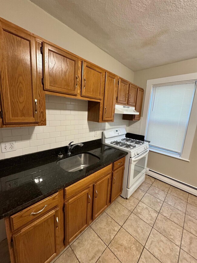 97 Marion St, Unit 97 in Somerville, MA - Foto de edificio - Building Photo