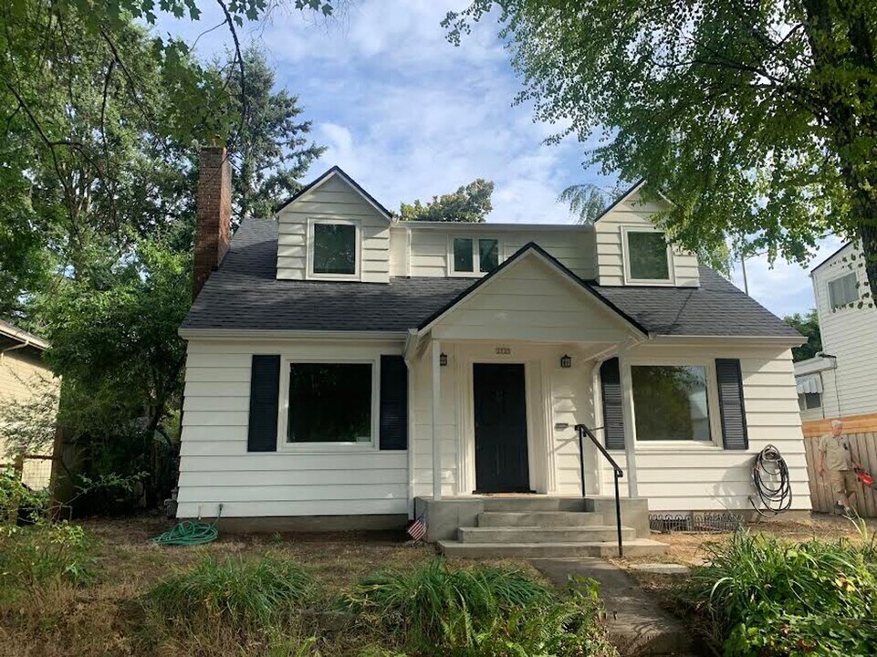 3735 SE Ogden St in Portland, OR - Building Photo