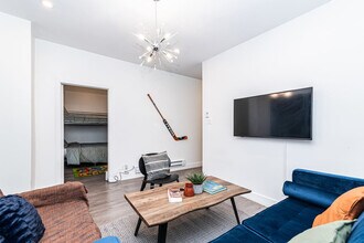 4006 Rue Hochelaga in Montréal, QC - Building Photo - Building Photo