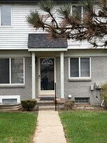 2336 Orchard Crest St in Shelby Township, MI - Building Photo