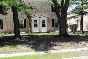 4829 Dierker Rd in Columbus, OH - Building Photo