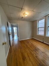 532 4th St, Unit 4 in Newark, NJ - Building Photo - Building Photo