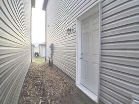 20955-20920 20 Ave NW in Edmonton, AB - Building Photo