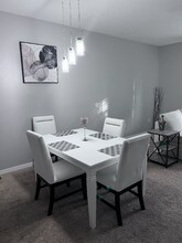 2410 Middleton Grove Dr in Brandon, FL - Building Photo - Building Photo