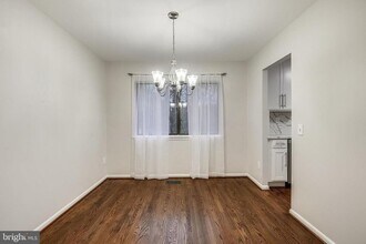 11825 Coopers Ct in Reston, VA - Building Photo - Building Photo