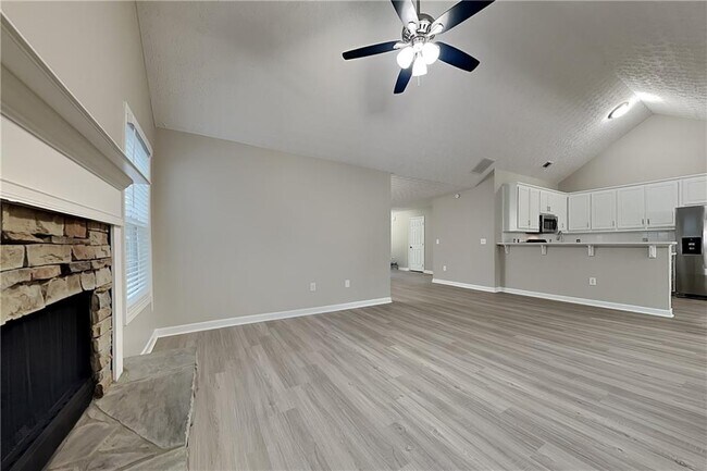 230 Lake Valley Dr SW in Loganville, GA - Building Photo - Building Photo