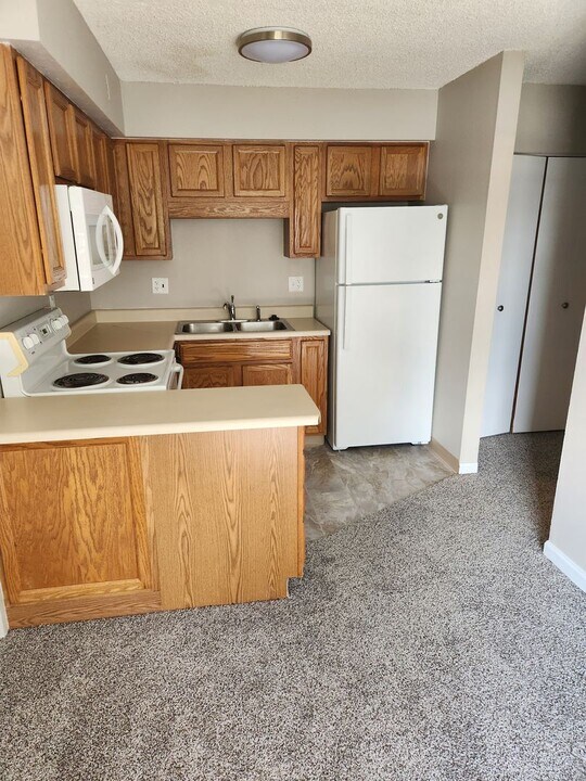 Pleasant Court in Des Moines, IA - Building Photo