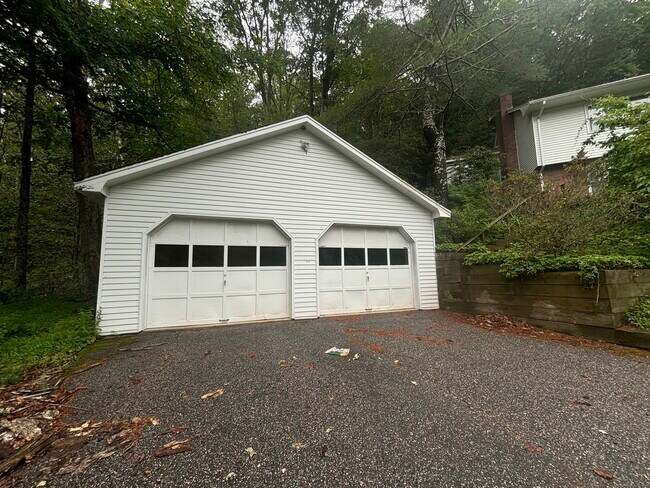 388 Chaffeeville Rd in Mansfield, CT - Building Photo - Building Photo