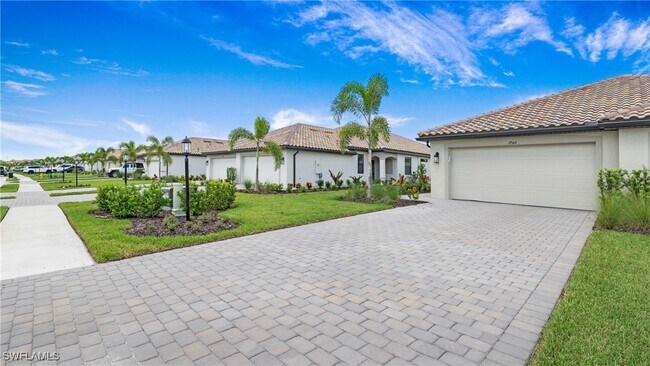 19564 Hinkley Dr in Estero, FL - Building Photo - Building Photo