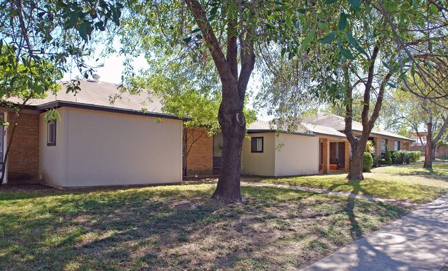 10111 Golden Meadow Dr in Austin, TX - Building Photo - Building Photo