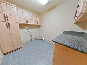 2844-2854 Lord Byron Pl in Eugene, OR - Building Photo - Building Photo