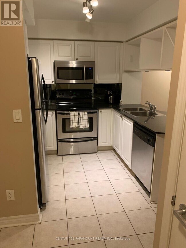 4090 Living Arts Dr in Mississauga, ON - Building Photo - Building Photo