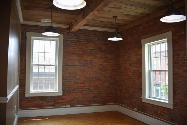 270 Pleasant St, Unit 2nd floor in Northampton, MA - Building Photo - Building Photo