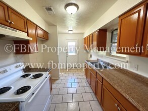 1211 Old Bardwell Rd-Unit -B in Ennis, TX - Building Photo - Building Photo