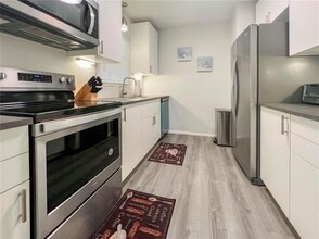 1649 Livingstone St in Sarasota, FL - Building Photo - Building Photo