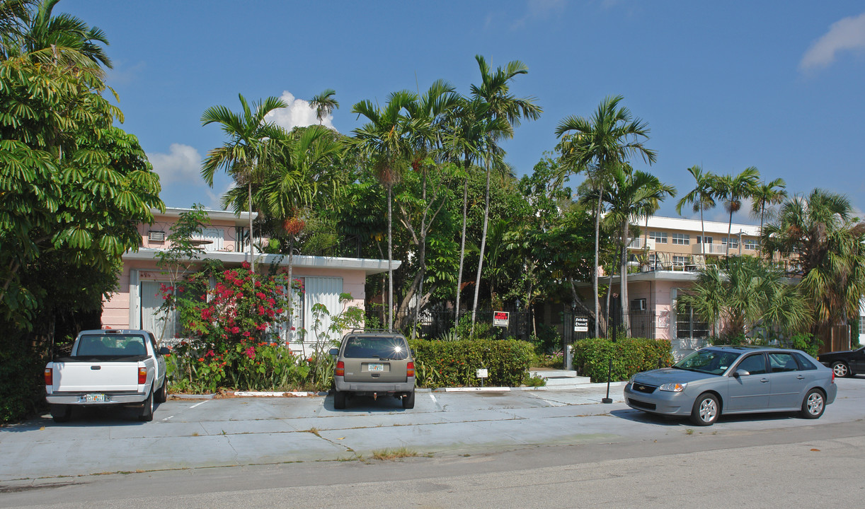 Florida Shores Apartments in Fort Lauderdale, FL - Building Photo