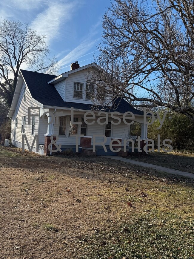 property at 3915 Old Buckingham Rd.