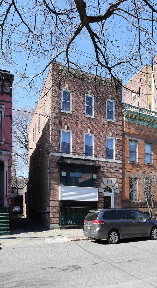 372 Hudson Ave in Albany, NY - Foto de edificio - Building Photo