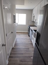 390 W Lake Ave NW in Atlanta, GA - Building Photo - Building Photo