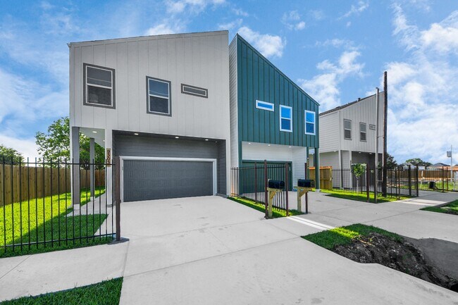 9303 Jutland Rd in Houston, TX - Building Photo - Building Photo