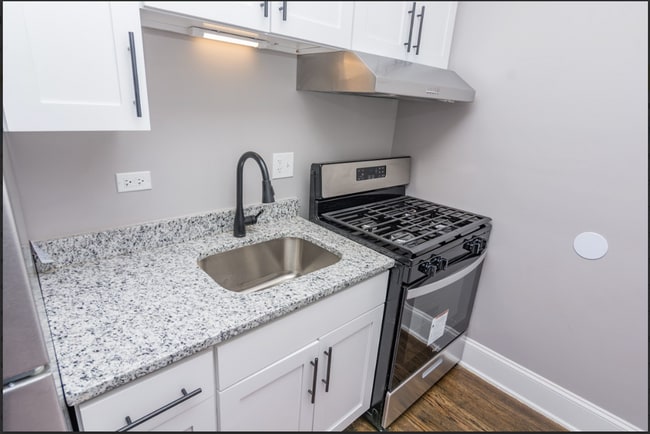 6711 S Cregier Ave in Chicago, IL - Building Photo - Building Photo