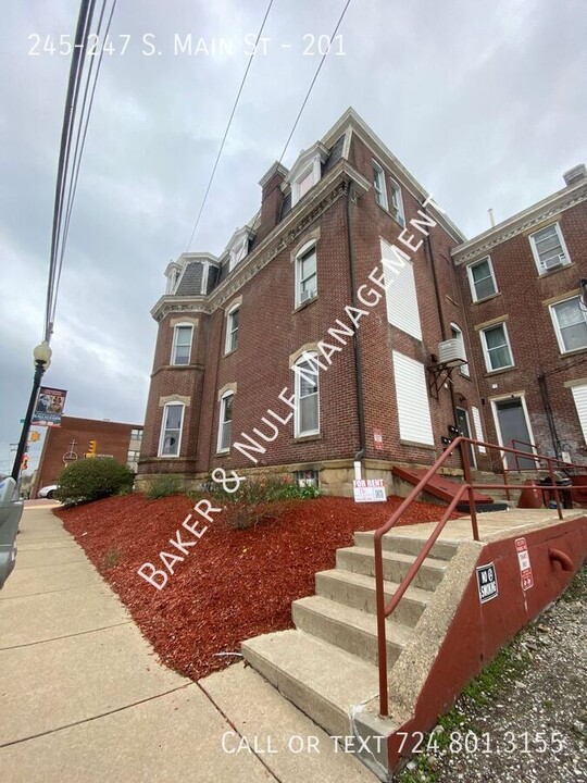 245-247 S Main St in Greensburg, PA - Building Photo