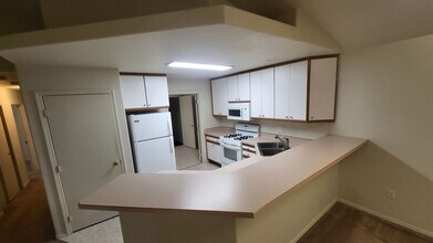 562 NE Negus Loop in Redmond, OR - Building Photo - Building Photo