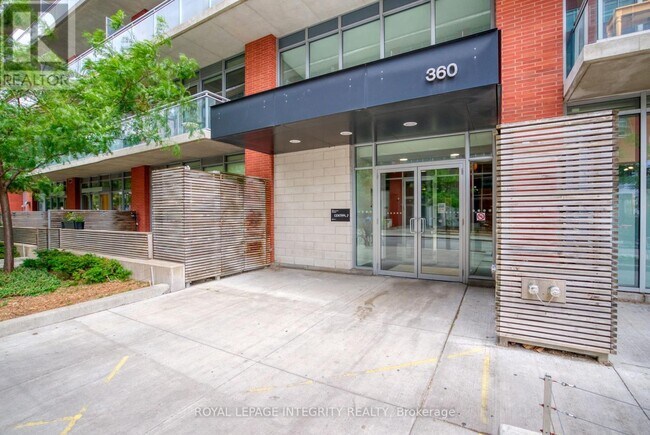 360 McLeod St in Ottawa, ON - Building Photo - Building Photo