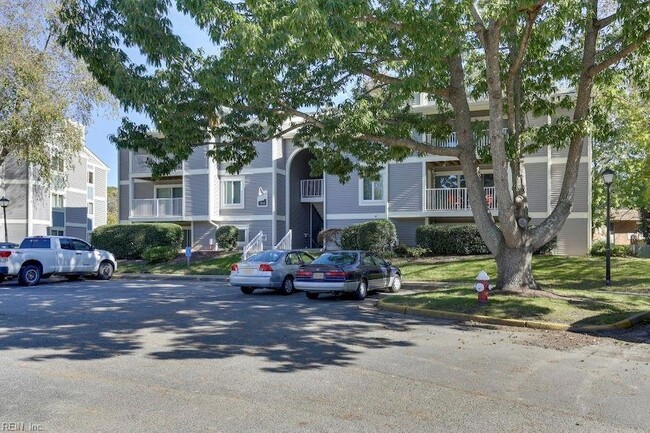 1016 Autumn Woods Ln, Unit 111 in Virginia Beach, VA - Building Photo - Building Photo