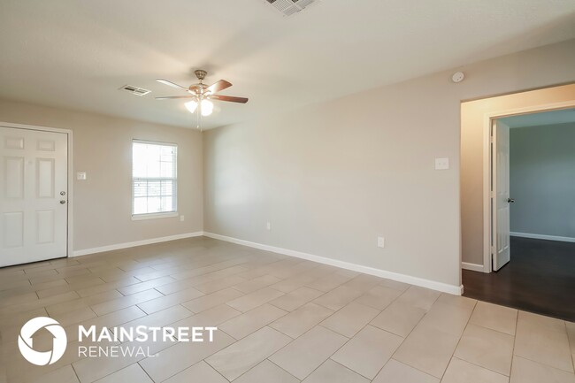 8459 Sonneville Dr in Houston, TX - Building Photo - Building Photo