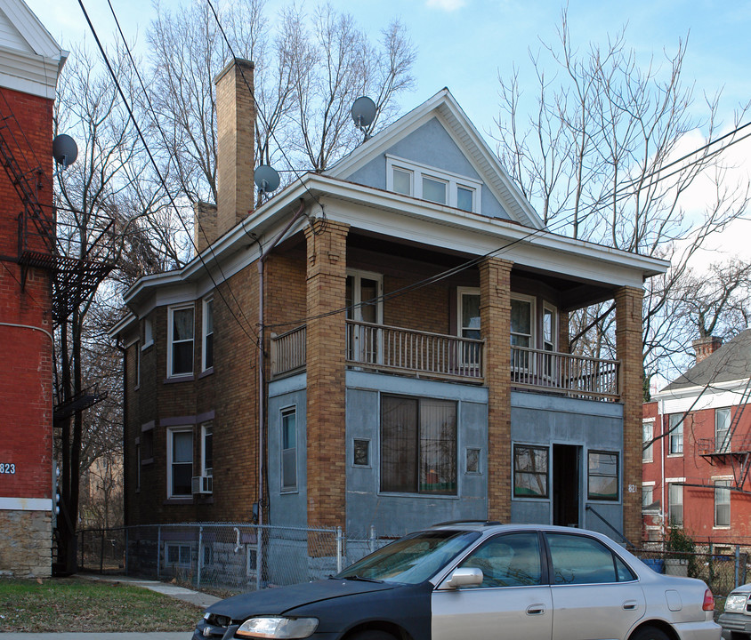 821 Oak St in Cincinnati, OH - Building Photo