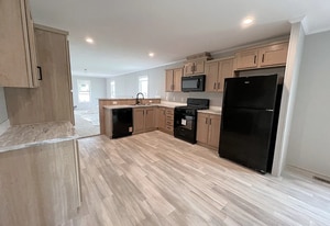 6588 N Hampshire Dr in Holly, MI - Building Photo