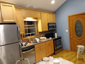 342 Park Ave in Deer Park, NY - Building Photo - Building Photo