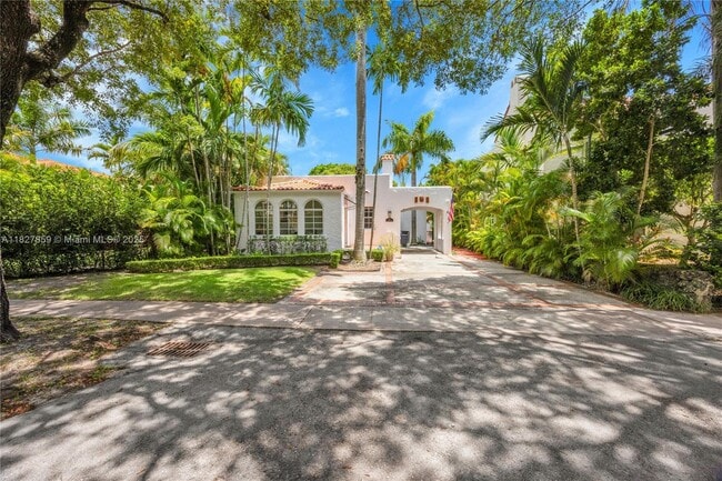 410 Majorca Ave in Coral Gables, FL - Building Photo - Building Photo