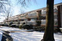 Royal Garden Apartments in Spring Valley, NY - Building Photo - Building Photo