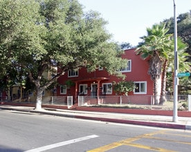 1685 N Summit Ave in Pasadena, CA - Building Photo - Building Photo