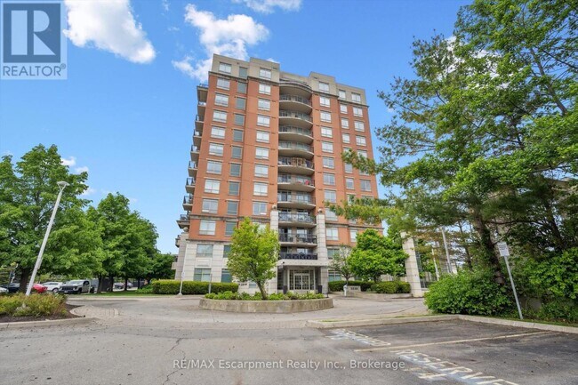 2325-2325 Central Park Dr in Oakville, ON - Building Photo - Building Photo